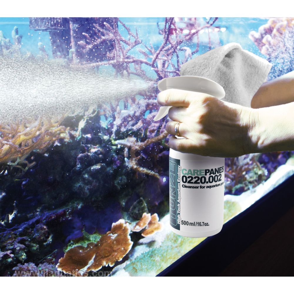Tunze Care Panes - 0220.002 being used to clean aquarium glass panes