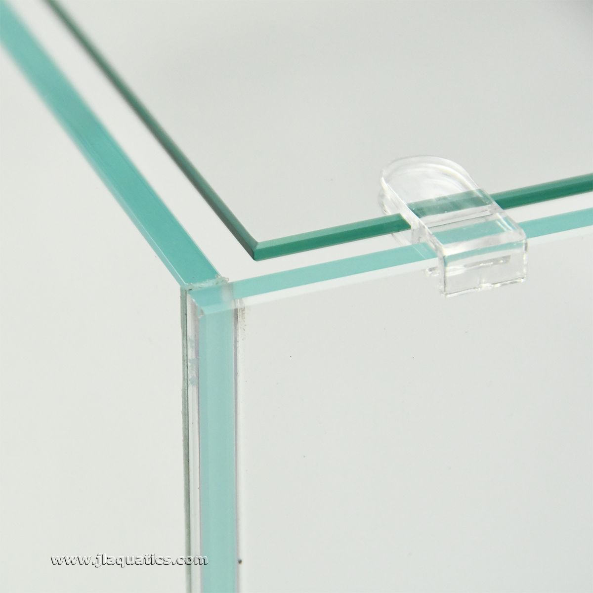 Aqua Japan All In One 3-1 Peninsula Set glass edge close-up
