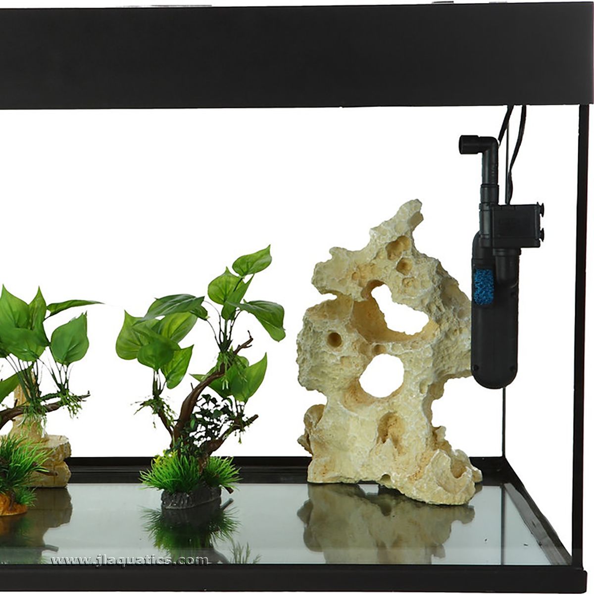 Green Killing Machine UV Sterilizer - 9 Watt takes up little space in the aquarium