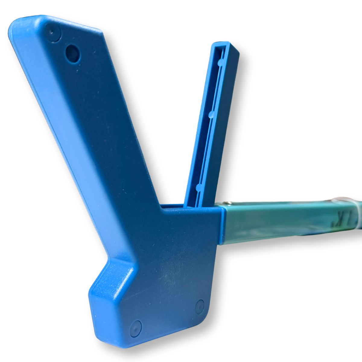 PikStik Aqua Tongs handle grabbing mechanism close-up